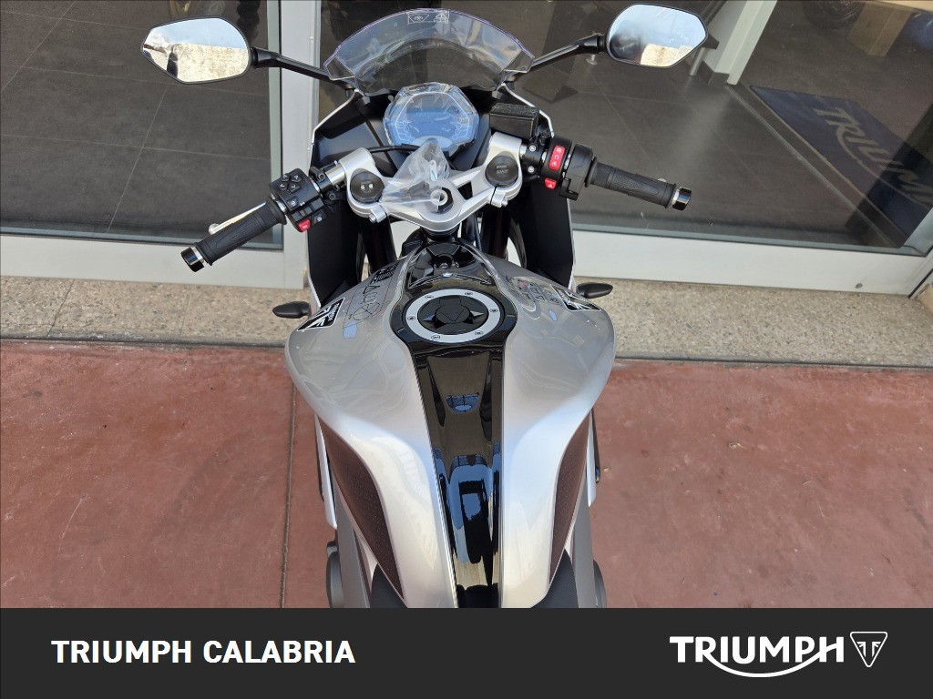 TRIUMPH Daytona 660 Abs