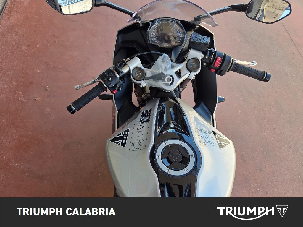 TRIUMPH Daytona 660 Abs