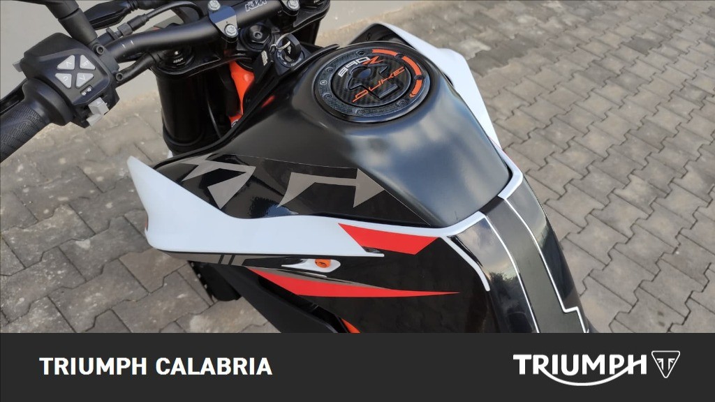 KTM 890 Duke R