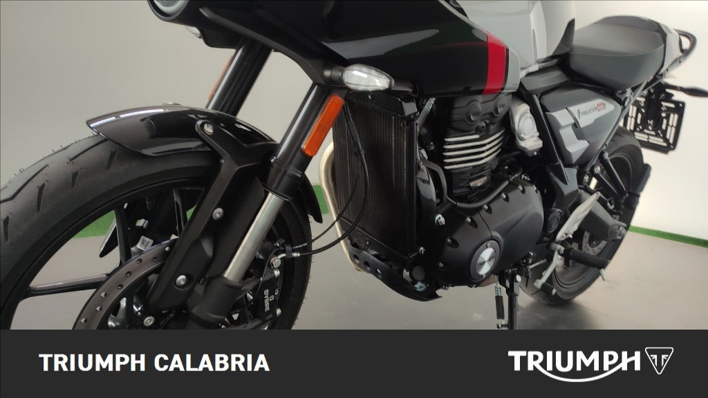 TRIUMPH Thruxton 400 Phantom Black / Aluminium Silver Abs